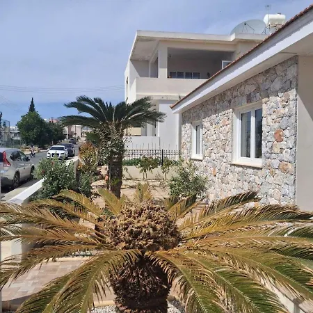 Empa With Private Pool בית נופש