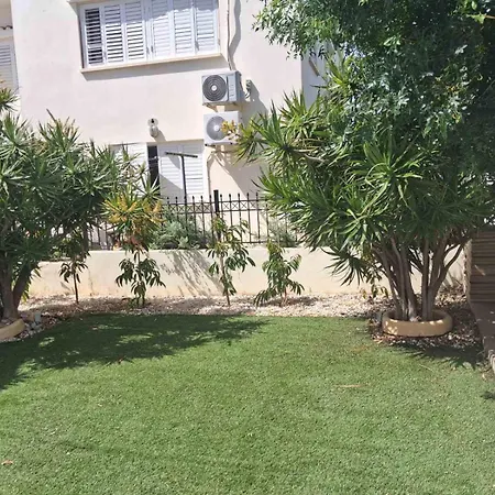 בית נופש Empa With Private Pool Emba