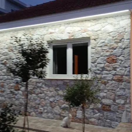 בית נופש Empa With Private Pool