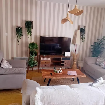 Empa With Private Pool בית נופש
